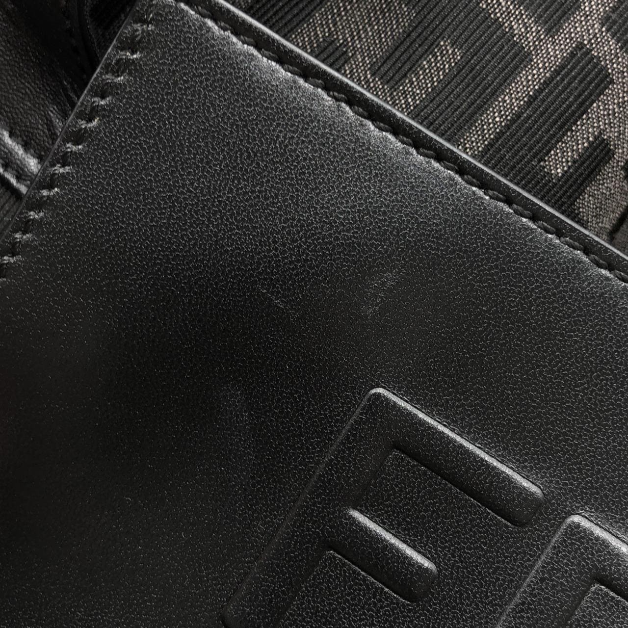 フェンディ フェンディ ストライク ラージ 7VZ056 AG0M リュックサック