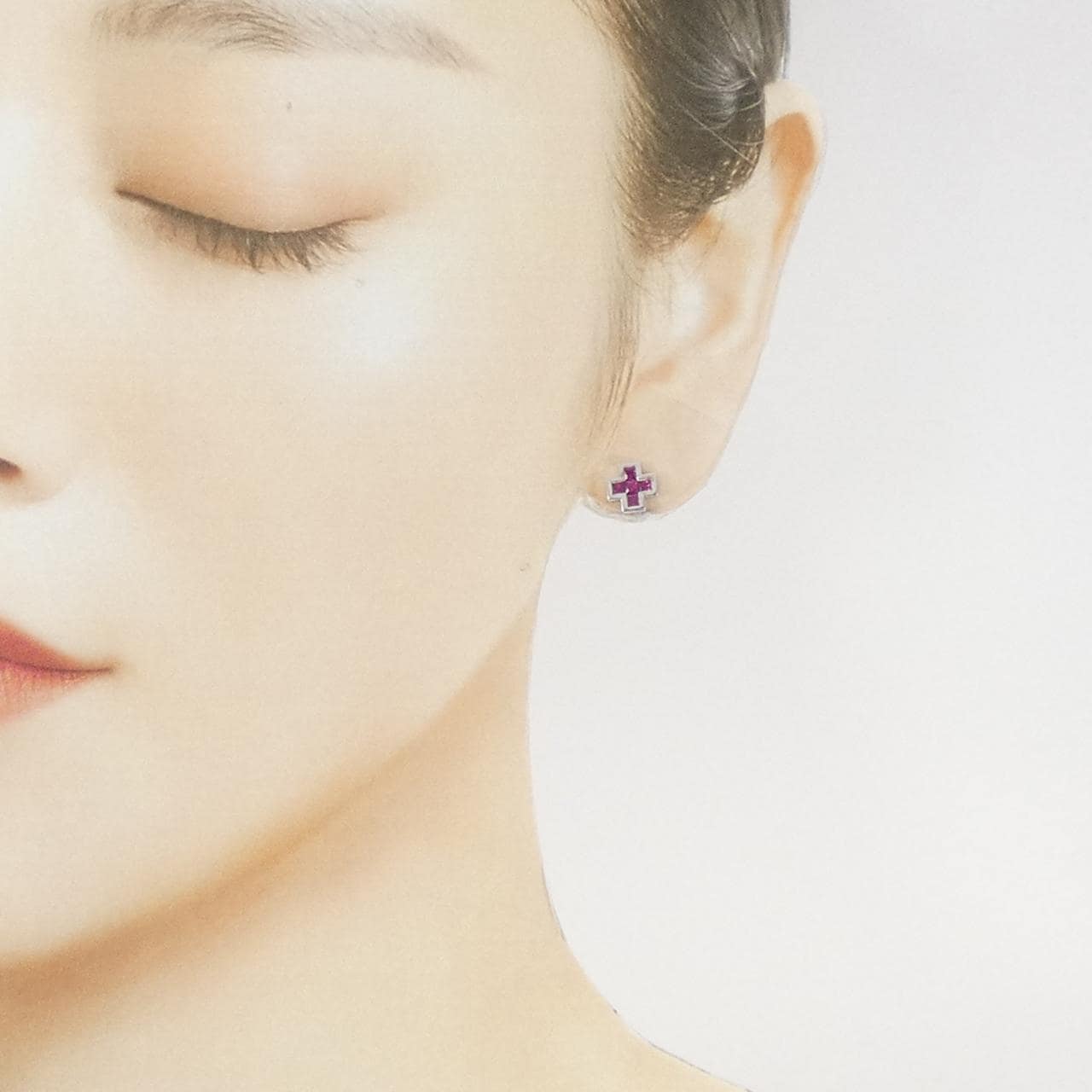 K18WG ルビー ピアス