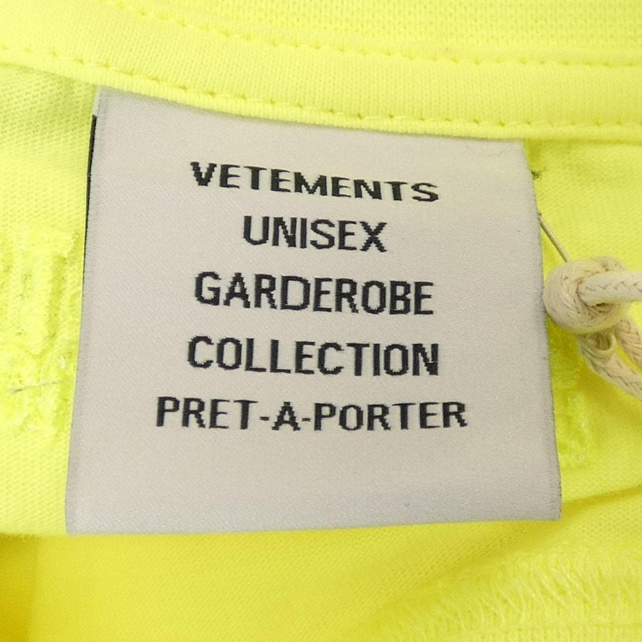 ヴェトモン VETEMENTS UE64TR130Y UNISEX Tシャツ