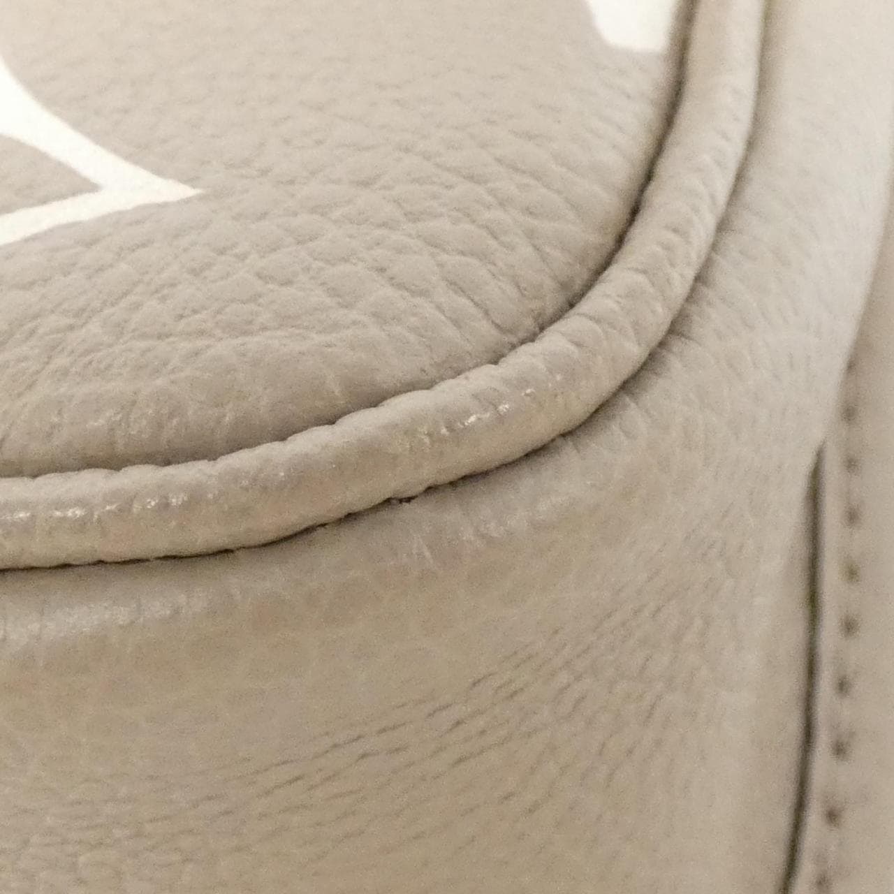 LOUIS VUITTON Bicolor Monogram Empreinte Nano Diane M83300 斜挎包