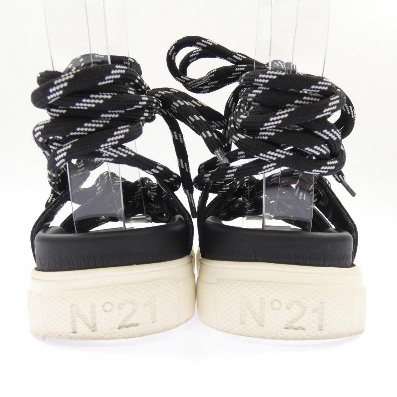 ヌメロヴェントゥーノ N°21 サンダル