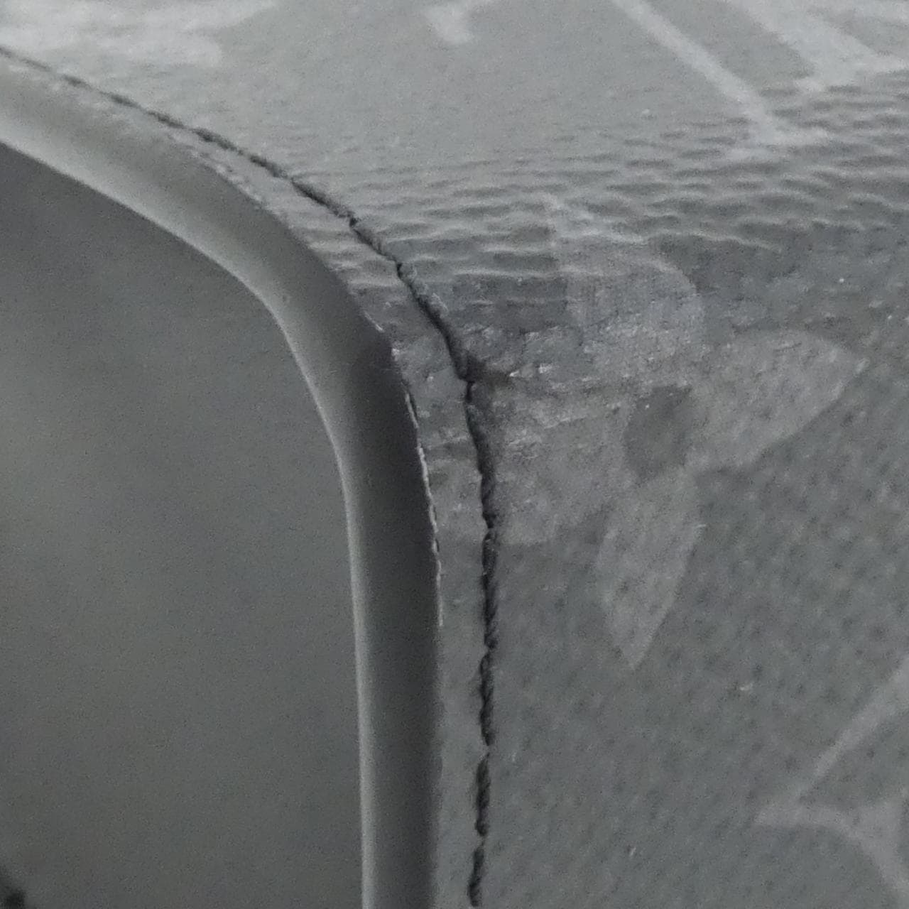 ルイヴィトン モノグラム エクリプス リバース ガストン ウェアラブル ウォレット M81124 ショルダーバッグ