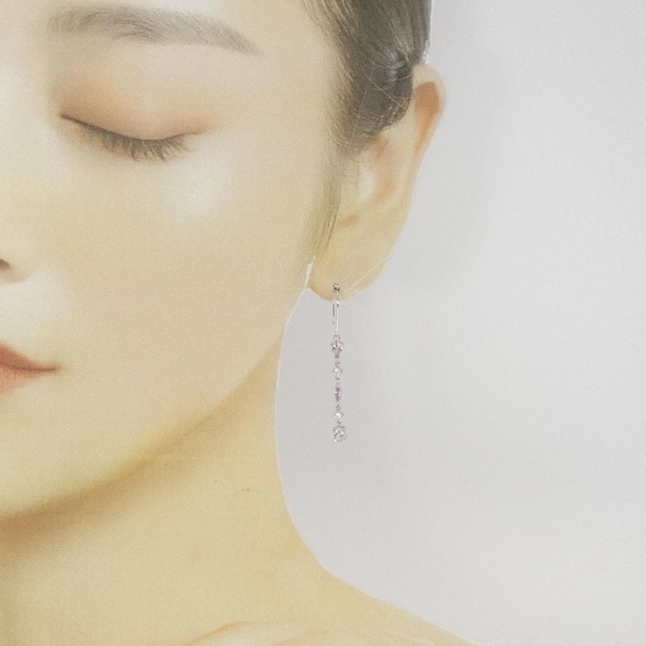 K18WG サファイヤ ピアス 0.92CT
