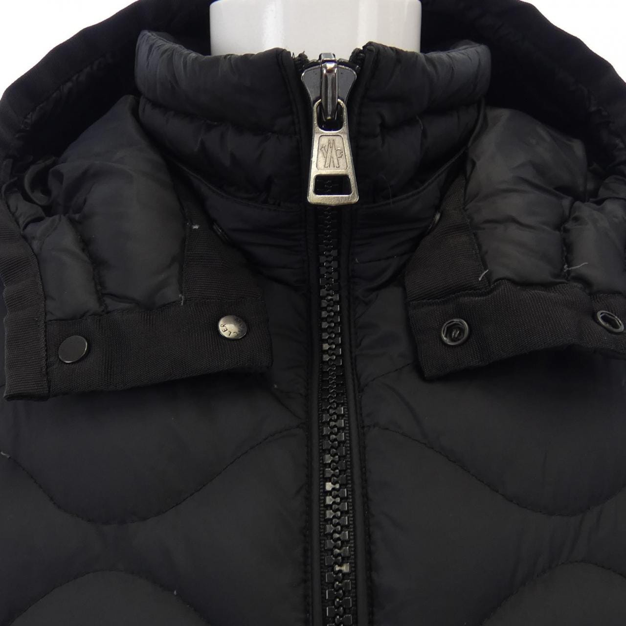 モンクレール MONCLER ダウンジャケット