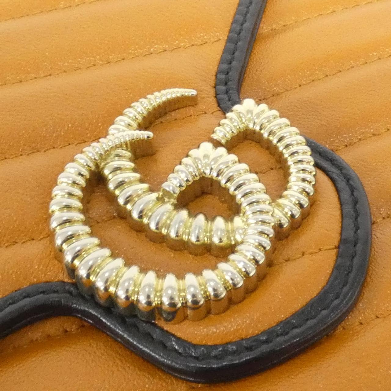 グッチ GG MARMONT 573807 0OLFX チェーンウォレット