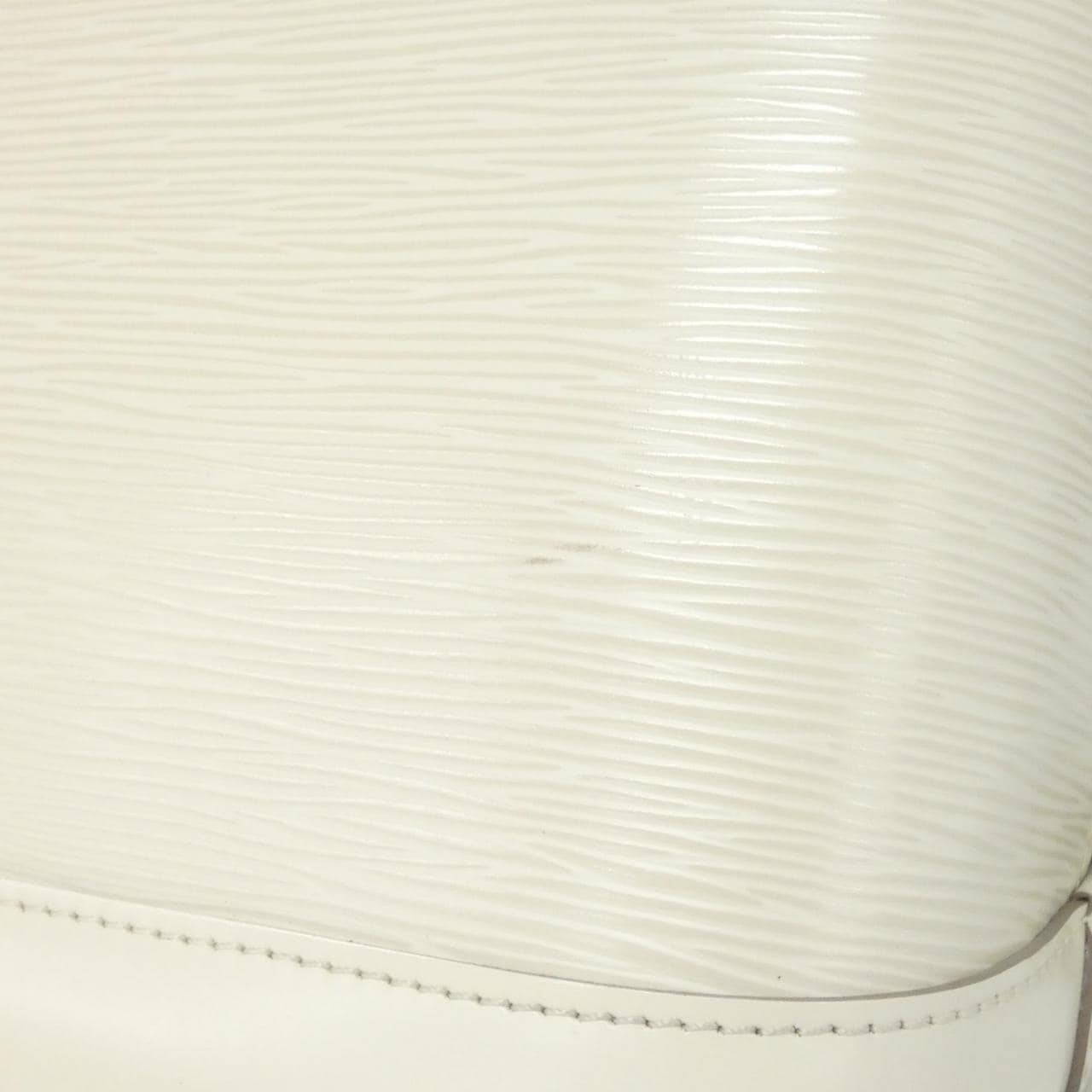 ルイヴィトン エピ アルマ PM M4030J バッグ