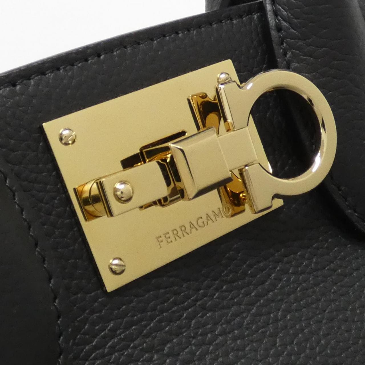 Ferragamo THE STUDIO 21 4493包