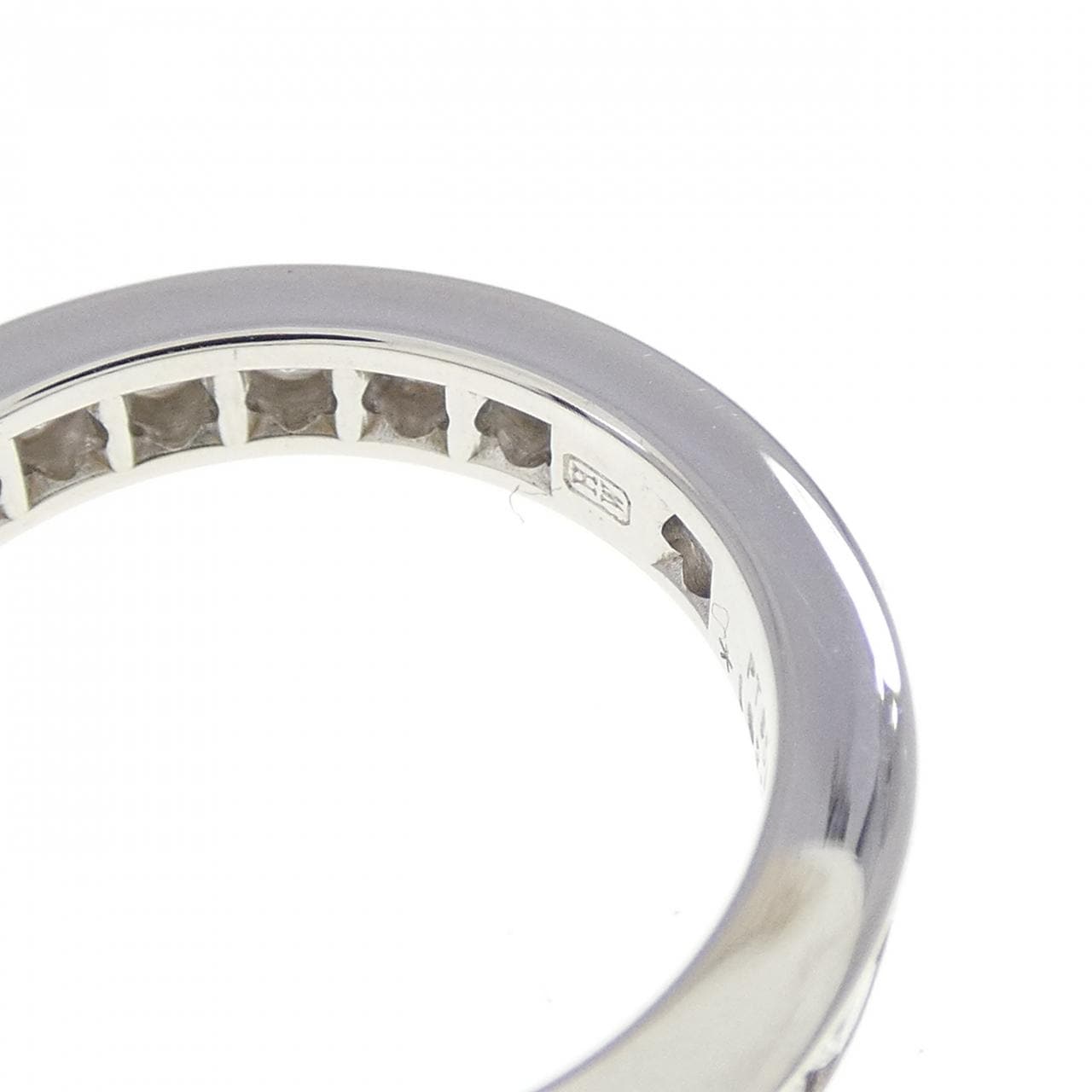 ハリーウィンストン ラウンドチャネルセット リング