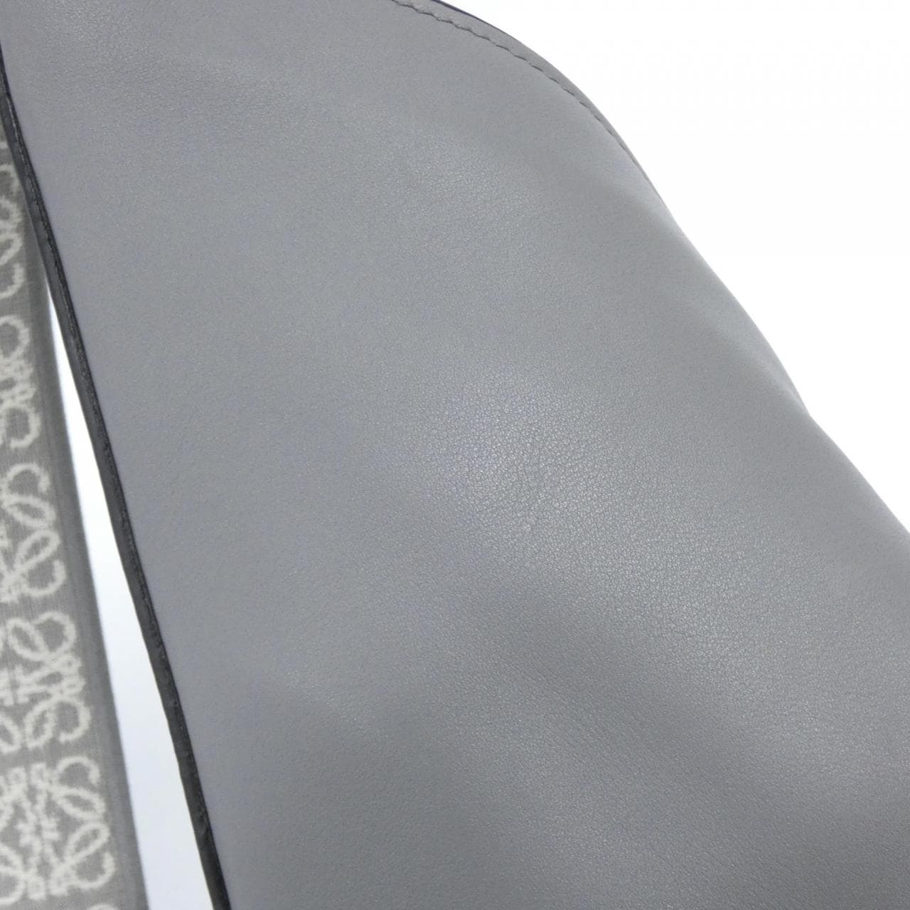 ロエベ アントン スリング B511A09X10 ショルダーバッグ