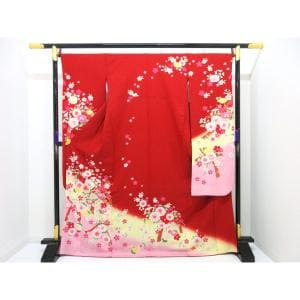 振袖　銀通しボカシ染　友禅金彩加工　刺繍入り
