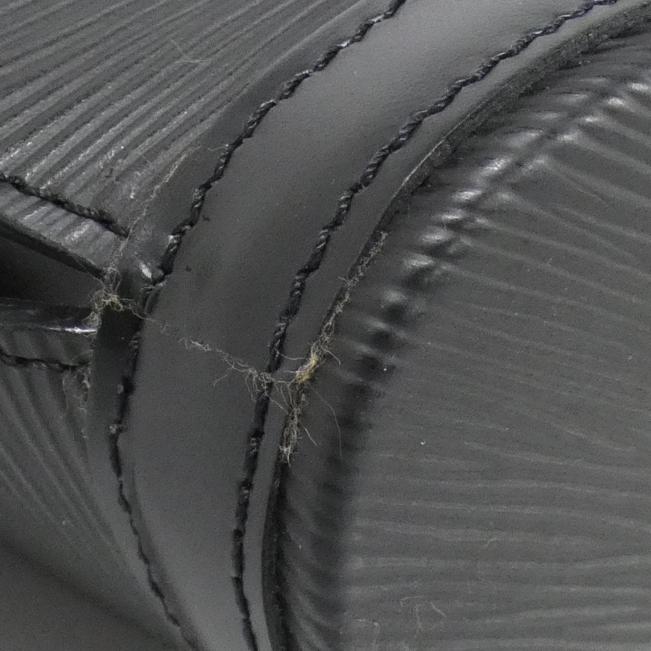 LOUIS VUITTON Epi Saint-Jacques M52272 包