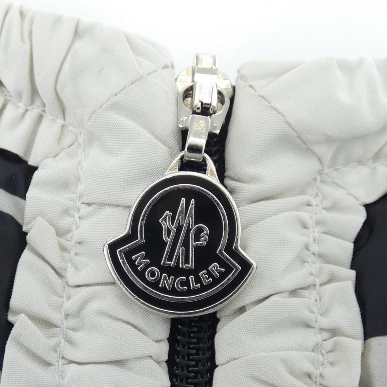 モンクレール MONCLER ダウンジャケット