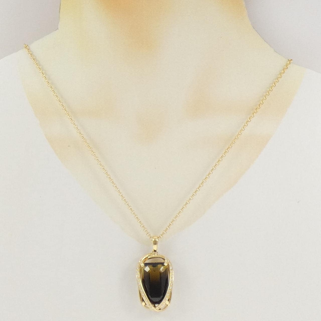 K18YG クオーツ ネックレス 31.34CT