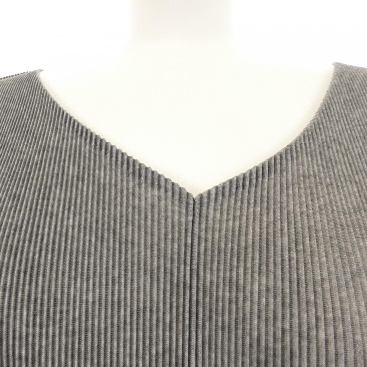 プリーツプリーズ PLEATS PLEASE PP55FK110 トップス