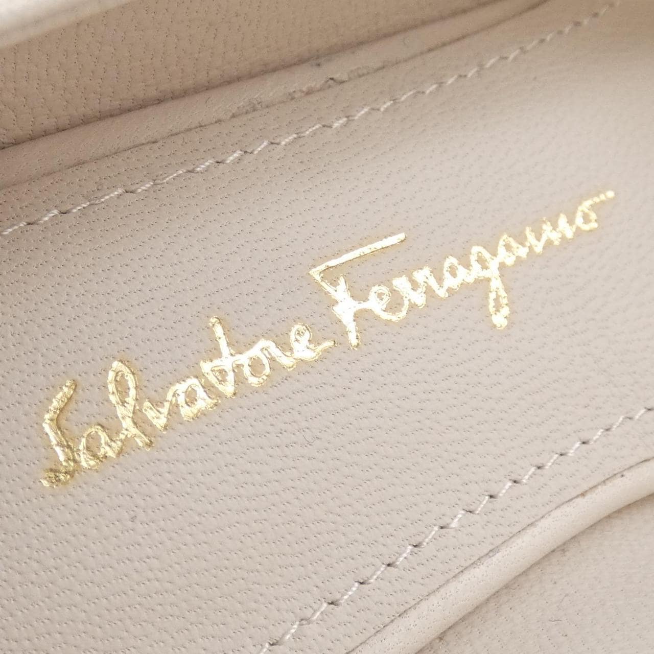 サルヴァトーレフェラガモ SALVATORE FERRAGAMO パンプス