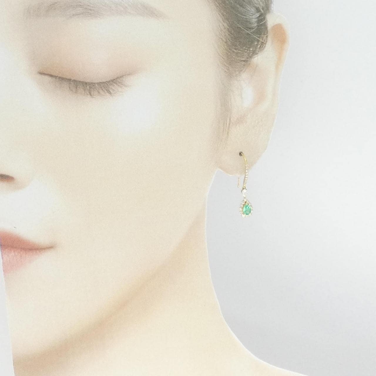 【新品】K18YG エメラルド ピアス 0.39CT