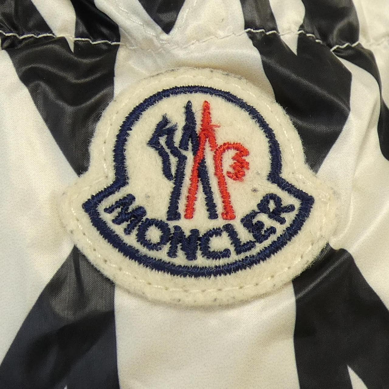 モンクレール MONCLER ダウンジャケット