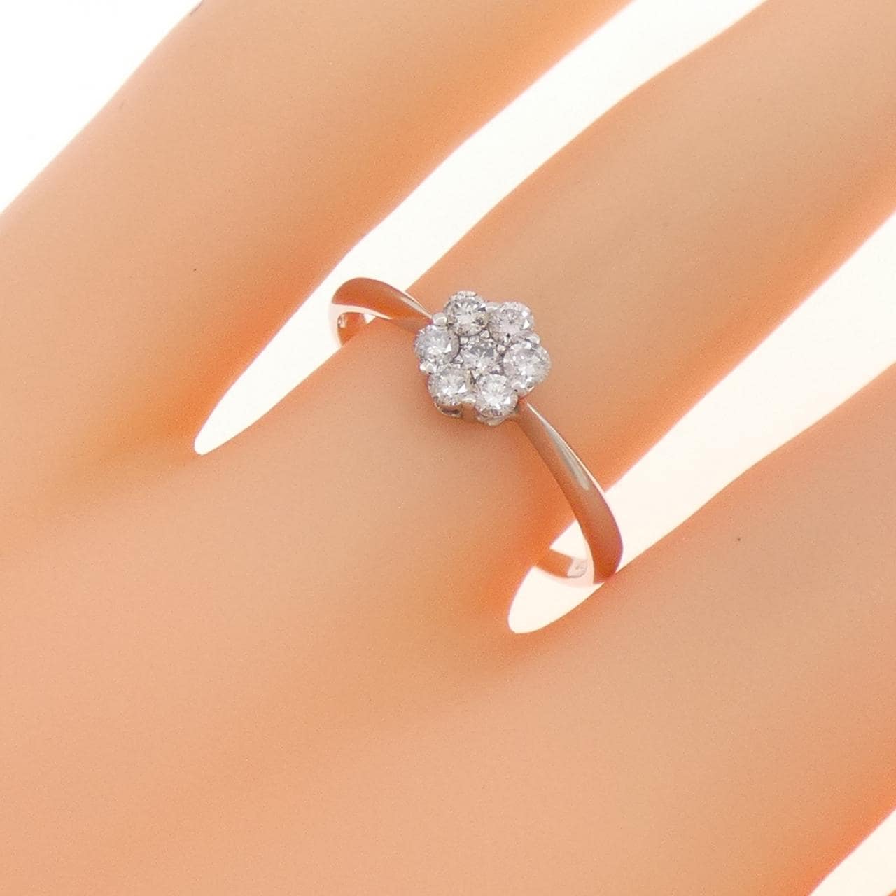 PT900 フラワーダイヤモンド リング 0.20CT