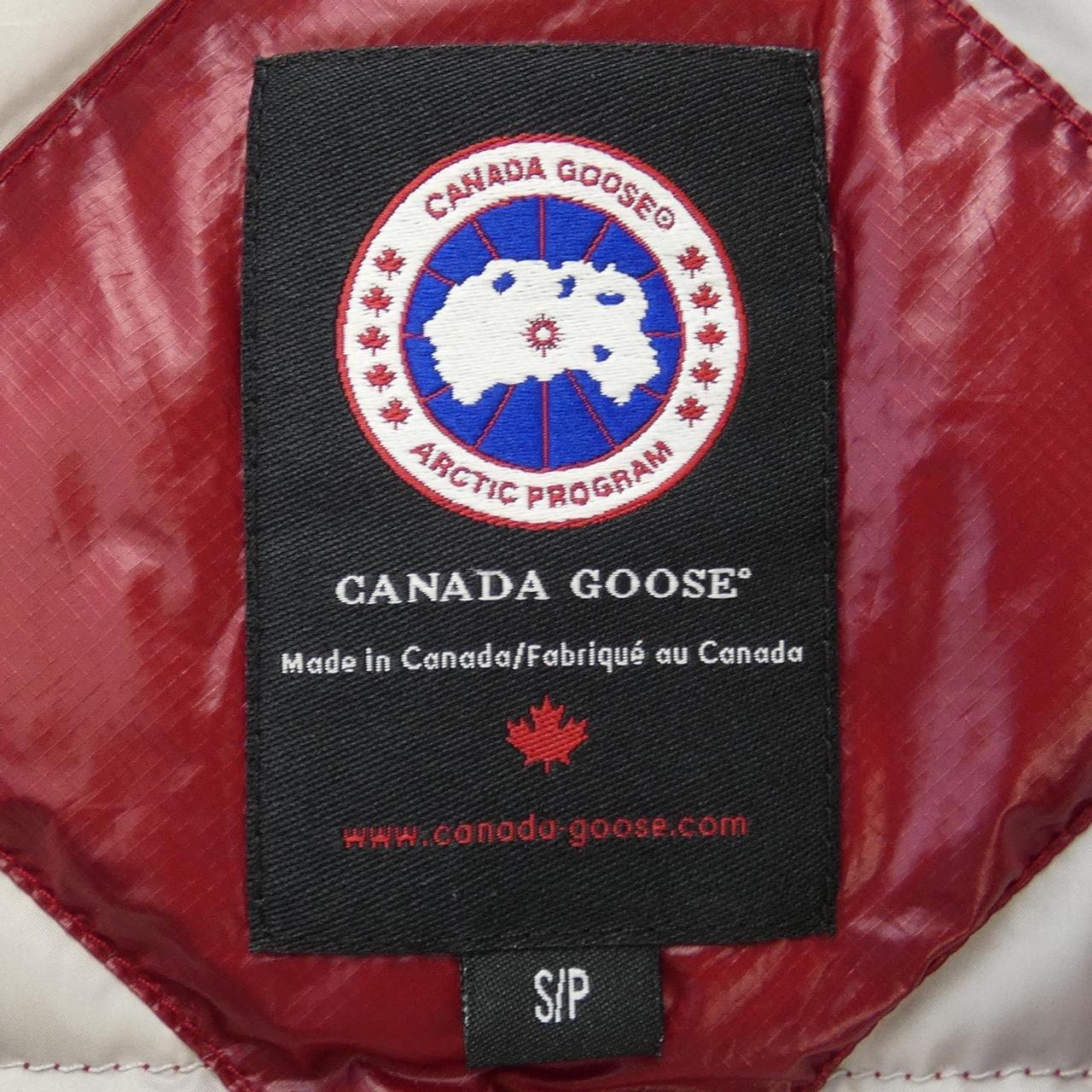 加拿大鹅CANADA GOOSE羽绒服