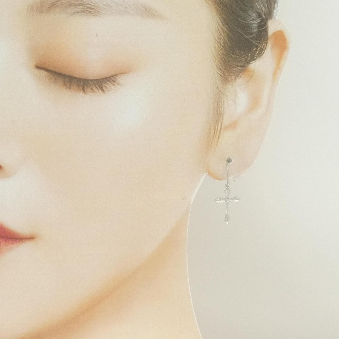 PT950 クロス ダイヤモンド ピアス 0.02CT