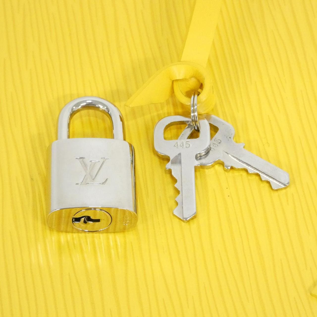 ルイヴィトン エピ アルマ PM M40951 バッグ