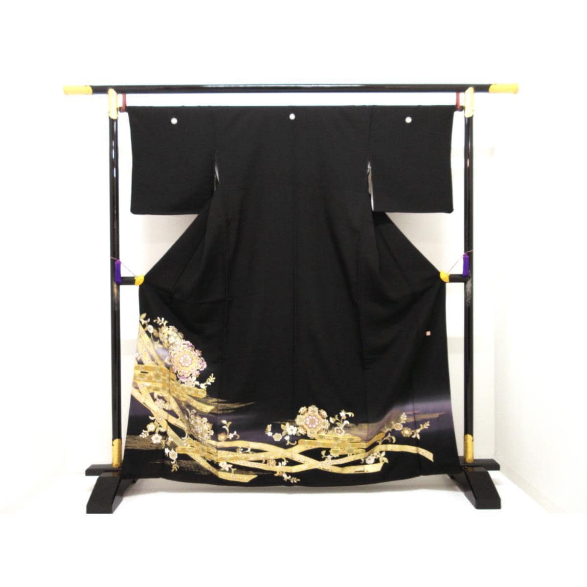 留袖　金彩友禅刺繍入り　丸に花菱