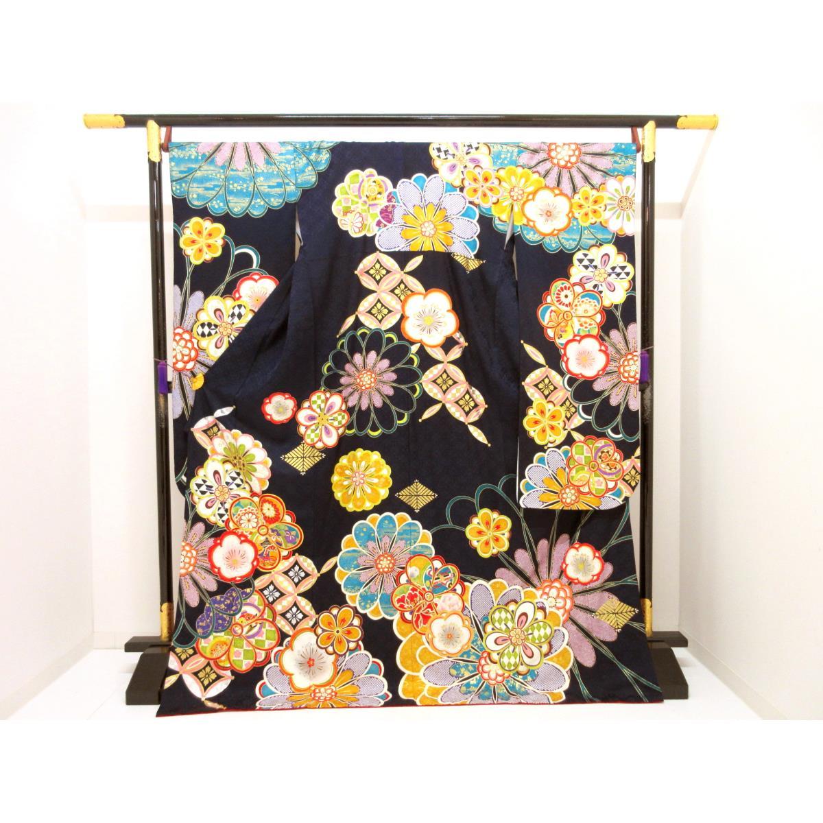 振袖　友禅金彩加工　刺繍入り