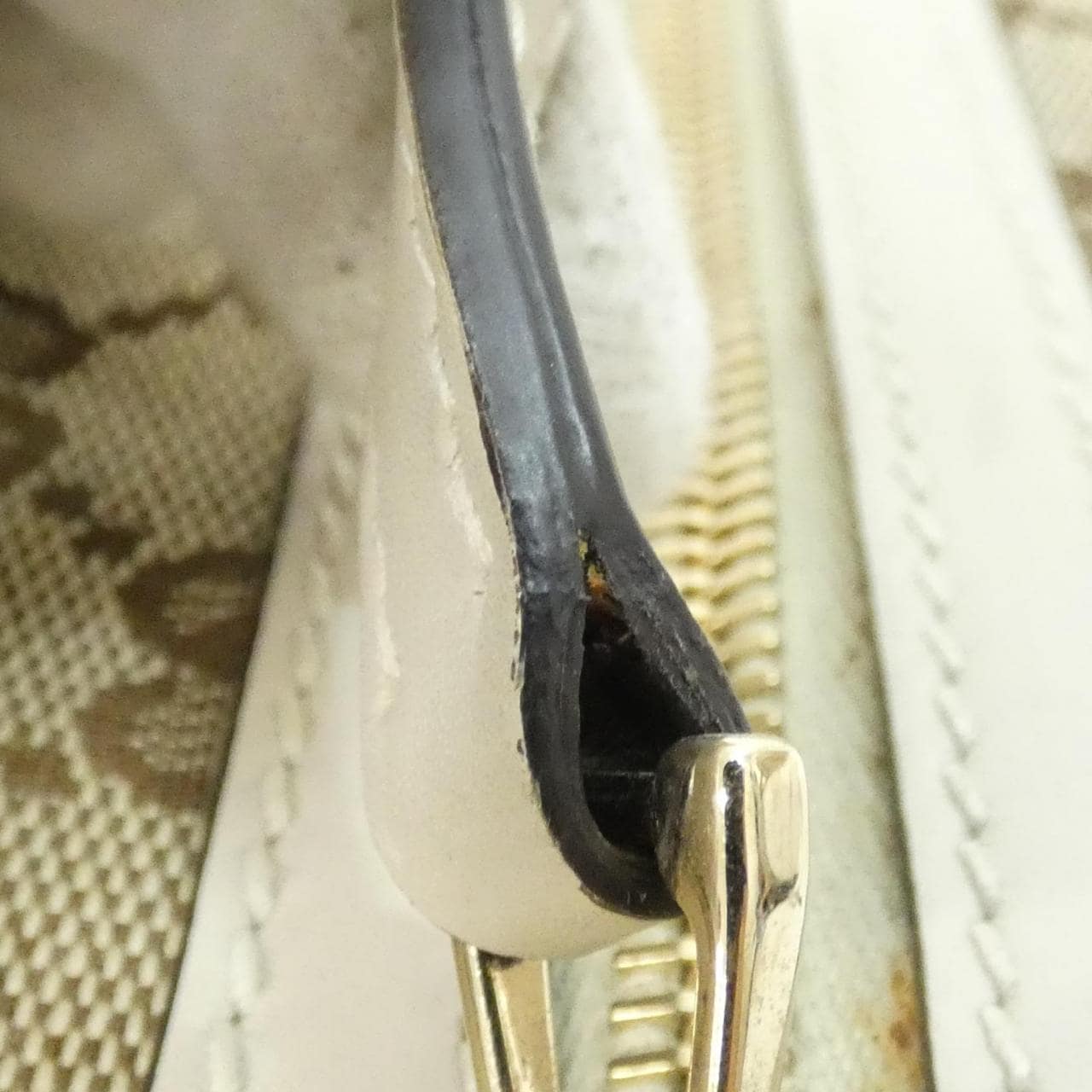 グッチ 388930 KQWFY ショルダーバッグ