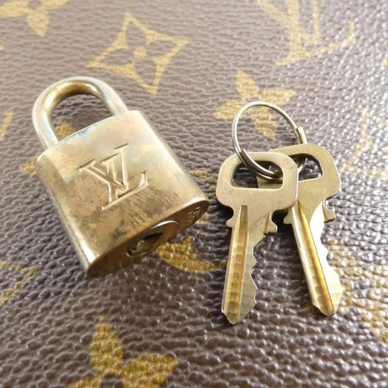LOUIS VUITTON Monogram Ellipse MM M51126 Bag