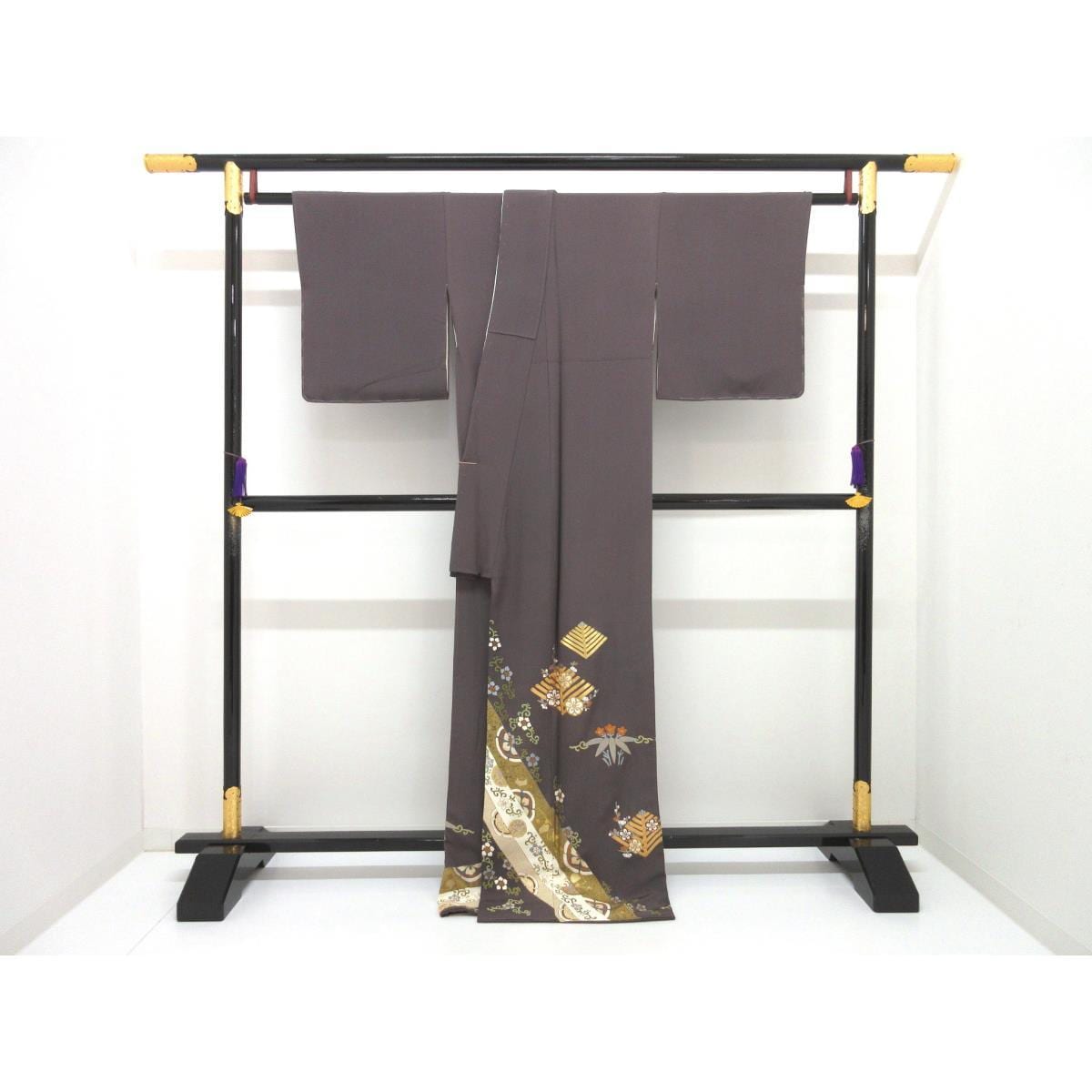 【未使用品】色留袖　刺繍加工　友禅金彩加工　蔦