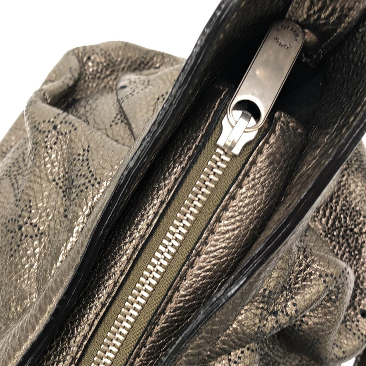 ルイヴィトン マヒナ XS M95717 ショルダーバッグ