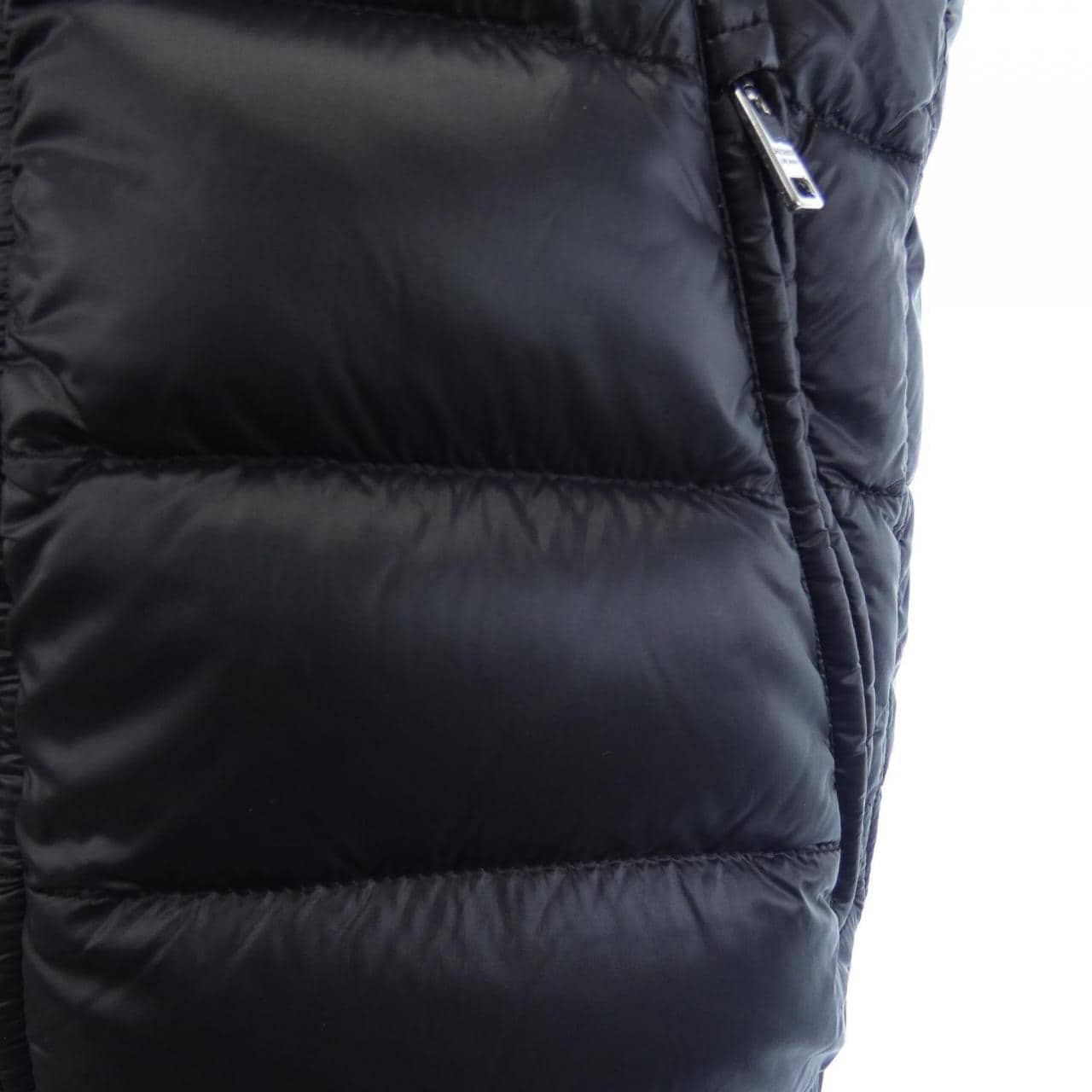 プラダ PRADA トライアングルロゴ SGB628 R142 ダウンベスト