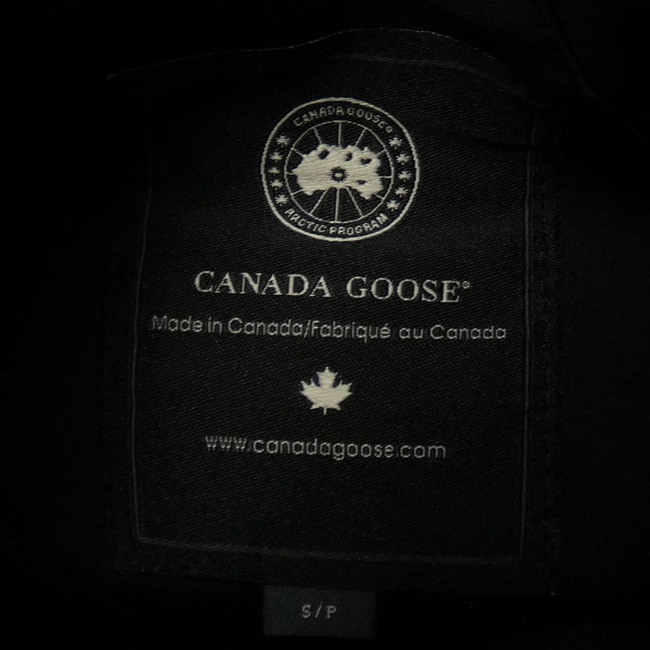 加拿大鹅CANADA GOOSE羽绒服