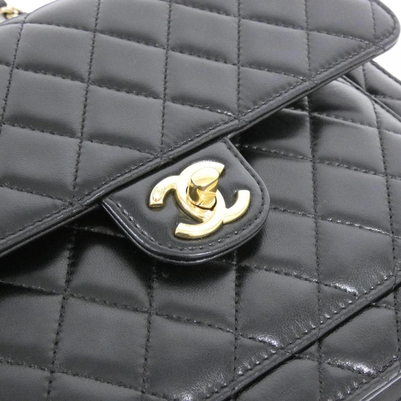 CHANEL AS5704双肩包