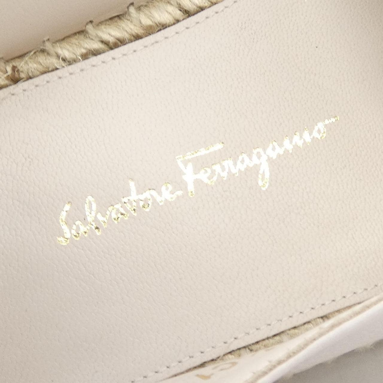 サルヴァトーレフェラガモ SALVATORE FERRAGAMO UM9157 シューズ