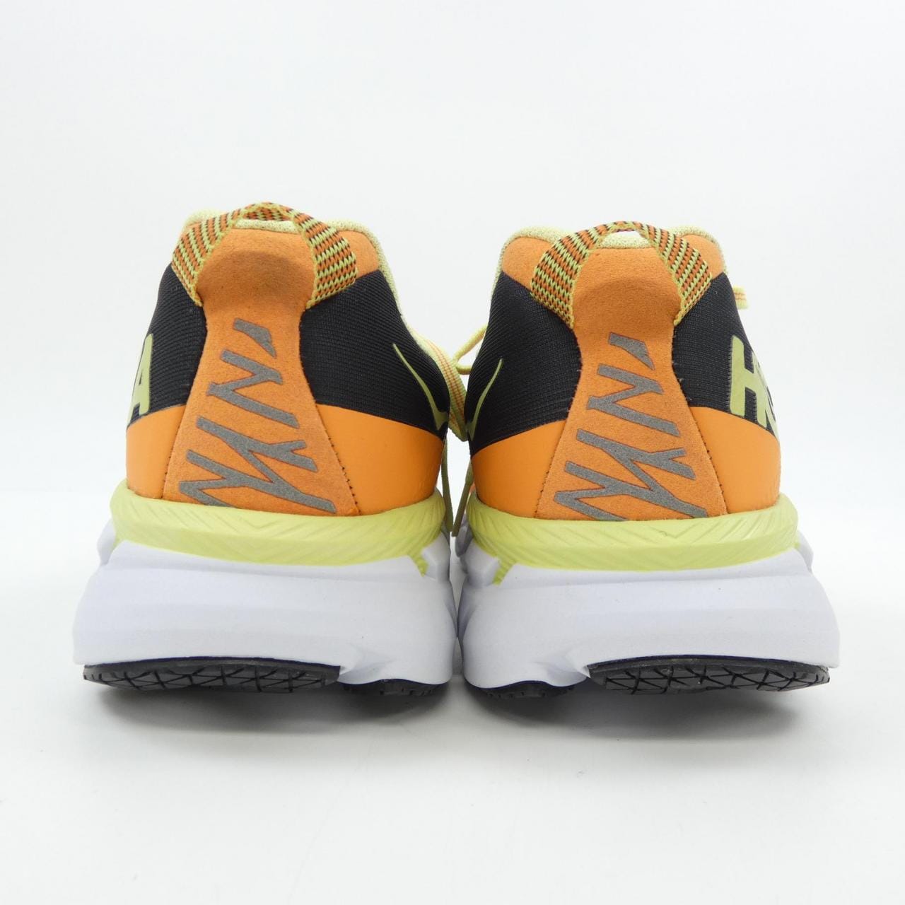 ホカオネオネ HOKA ONE ONE スニーカー