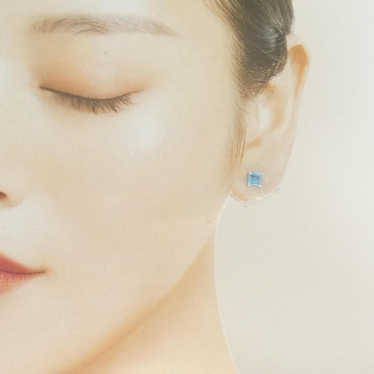 K18WG ブルートパーズ ピアス