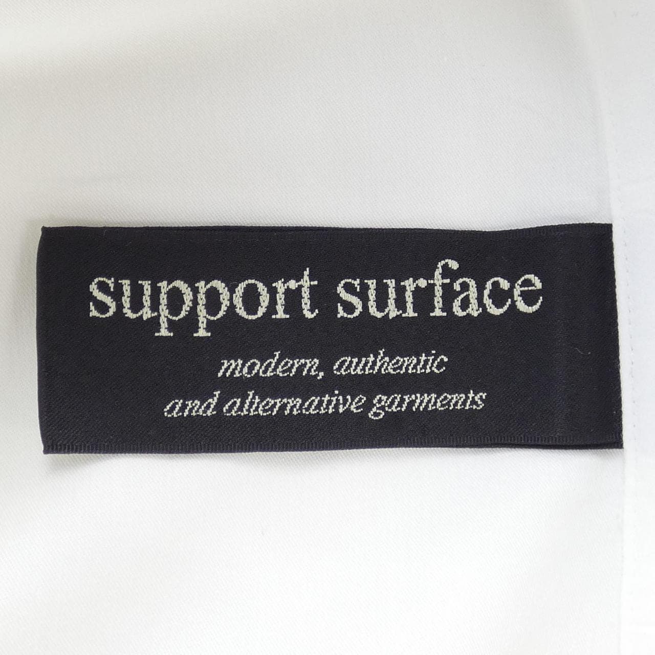 サポートサーフェス support surface シャツ