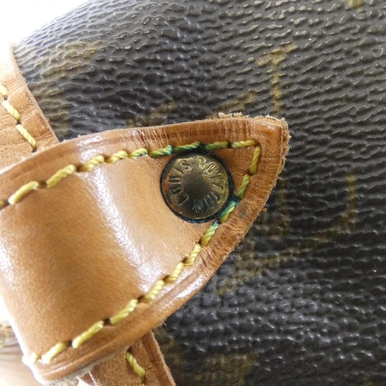 ルイヴィトン モノグラム ソミュール 30cm M42256 ショルダーバッグ