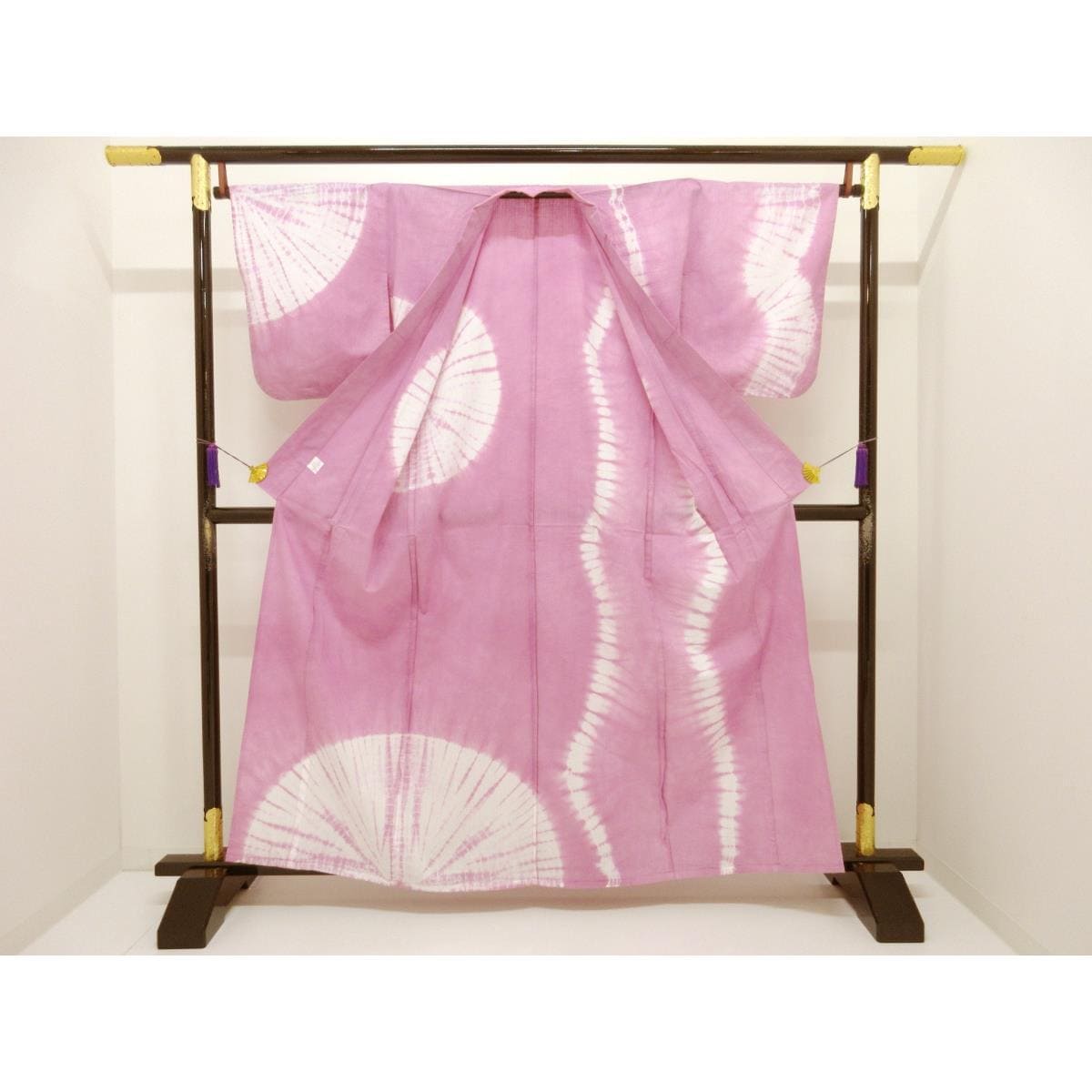 【新品】女ゆかた　絞り加工　Ｍサイズ