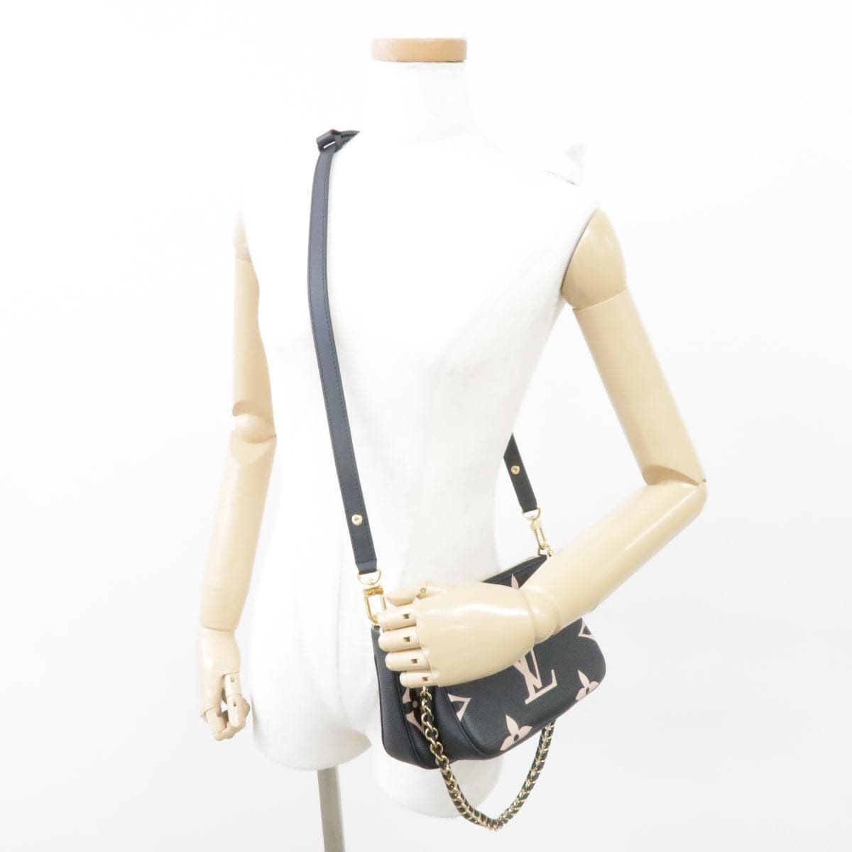 Brand New Authentic Louis Vuitton Multi Pochette Accessories Bag Bicolor  M45777