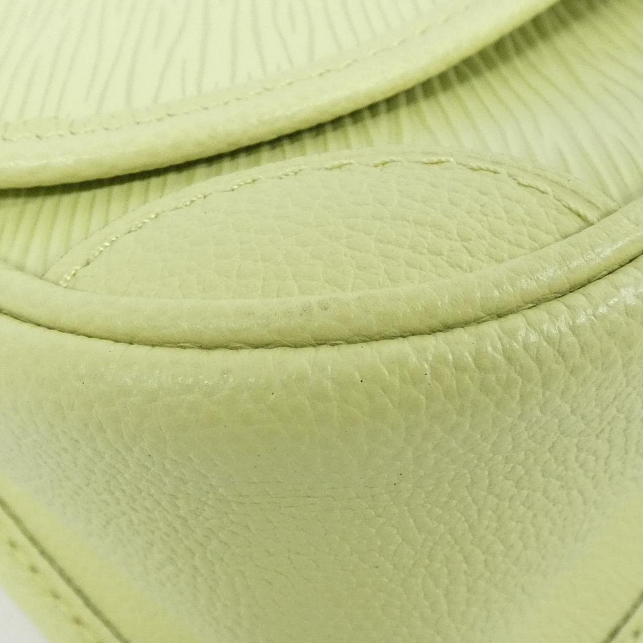 ルイヴィトン エピ ビュシ M22960 ショルダーバッグ