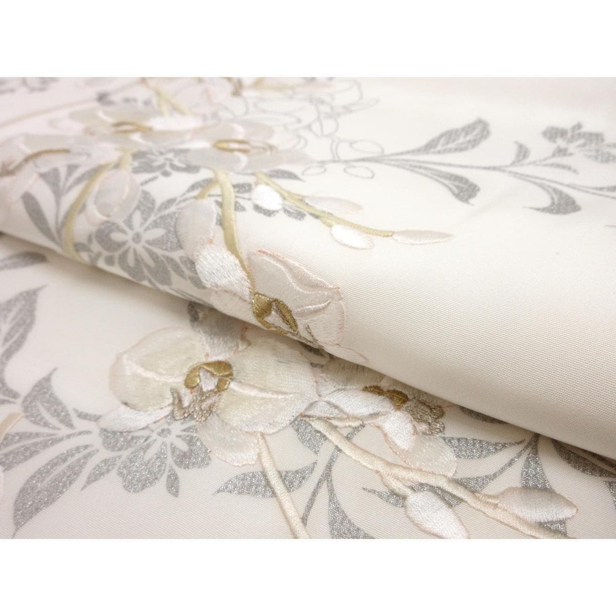 【未使用品】訪問着　銀彩加工刺繍入り