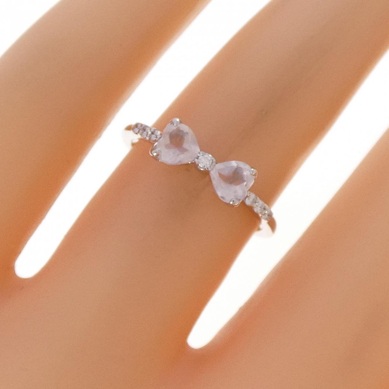 K10WG リボン×ハート クオーツ リング
