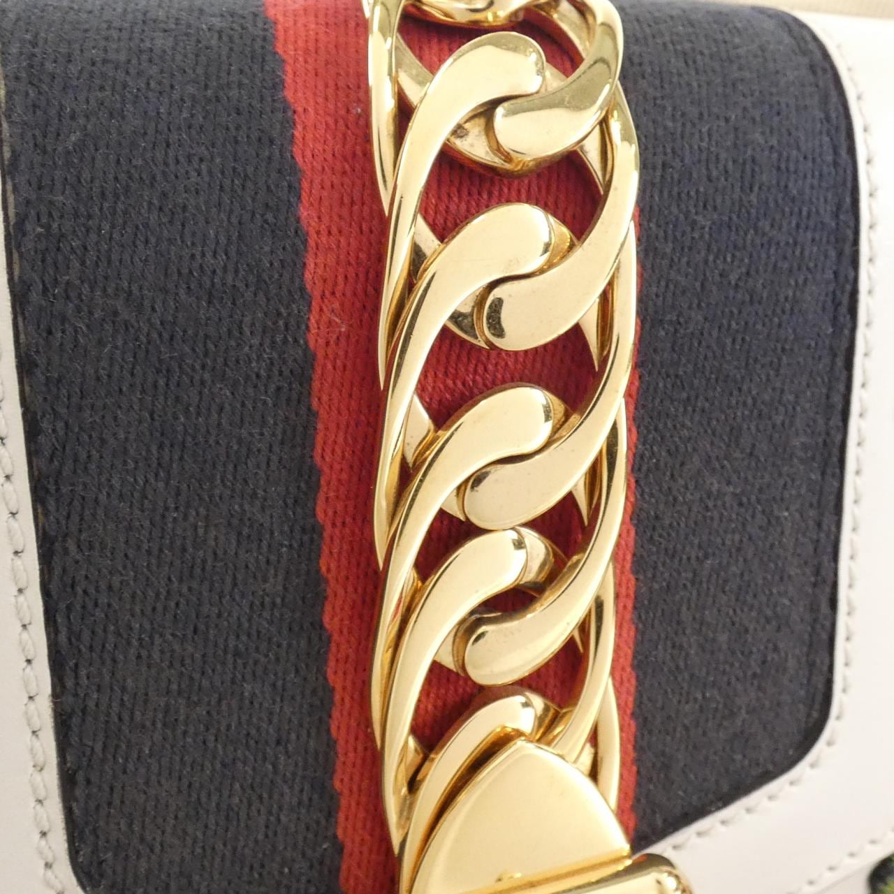 グッチ シルヴィ 421882 D4ZQG ショルダーバッグ