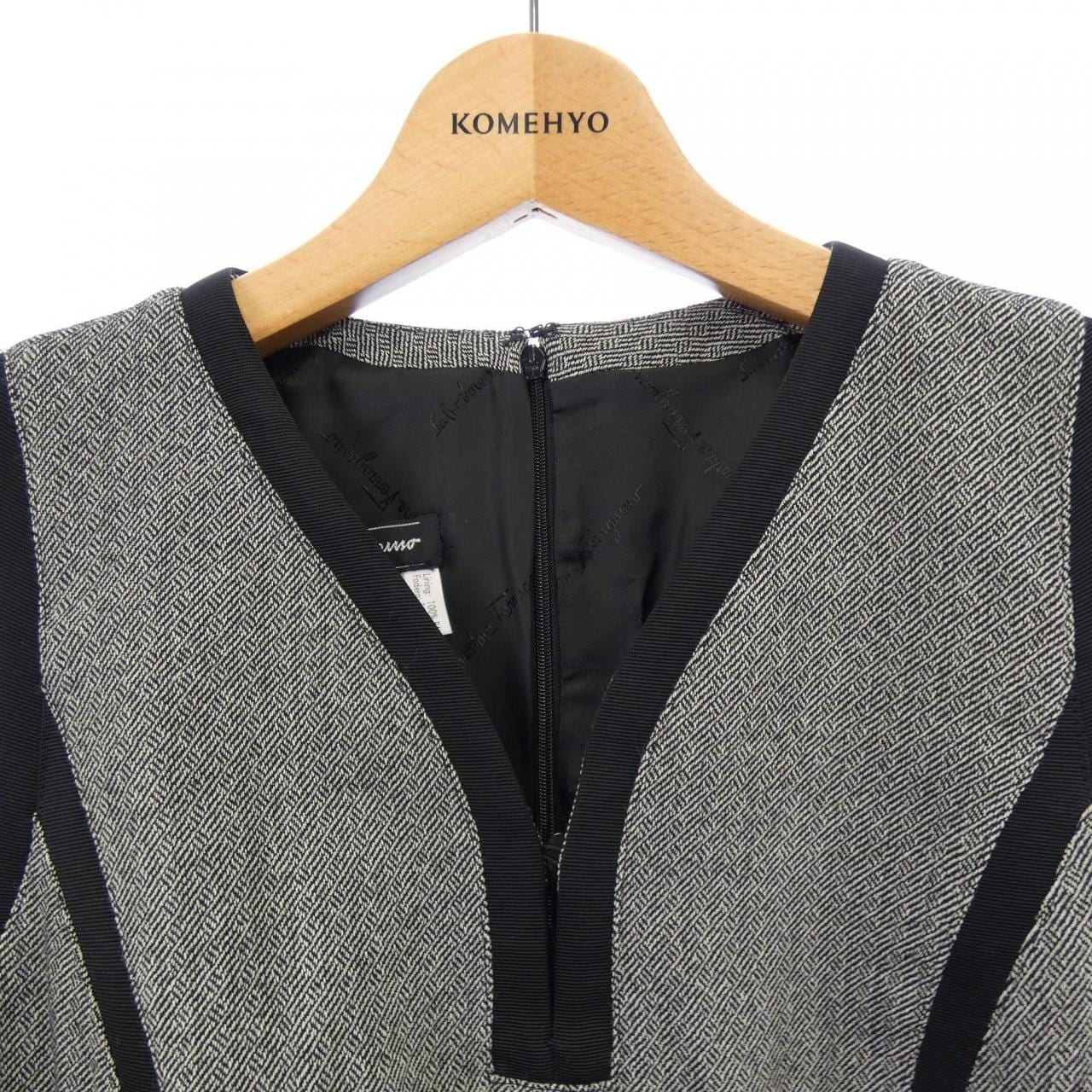 サルヴァトーレフェラガモ SALVATORE FERRAGAMO ワンピース