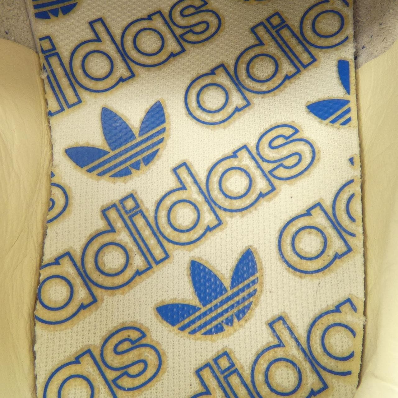アディダス ADIDAS ID2110 スニーカー