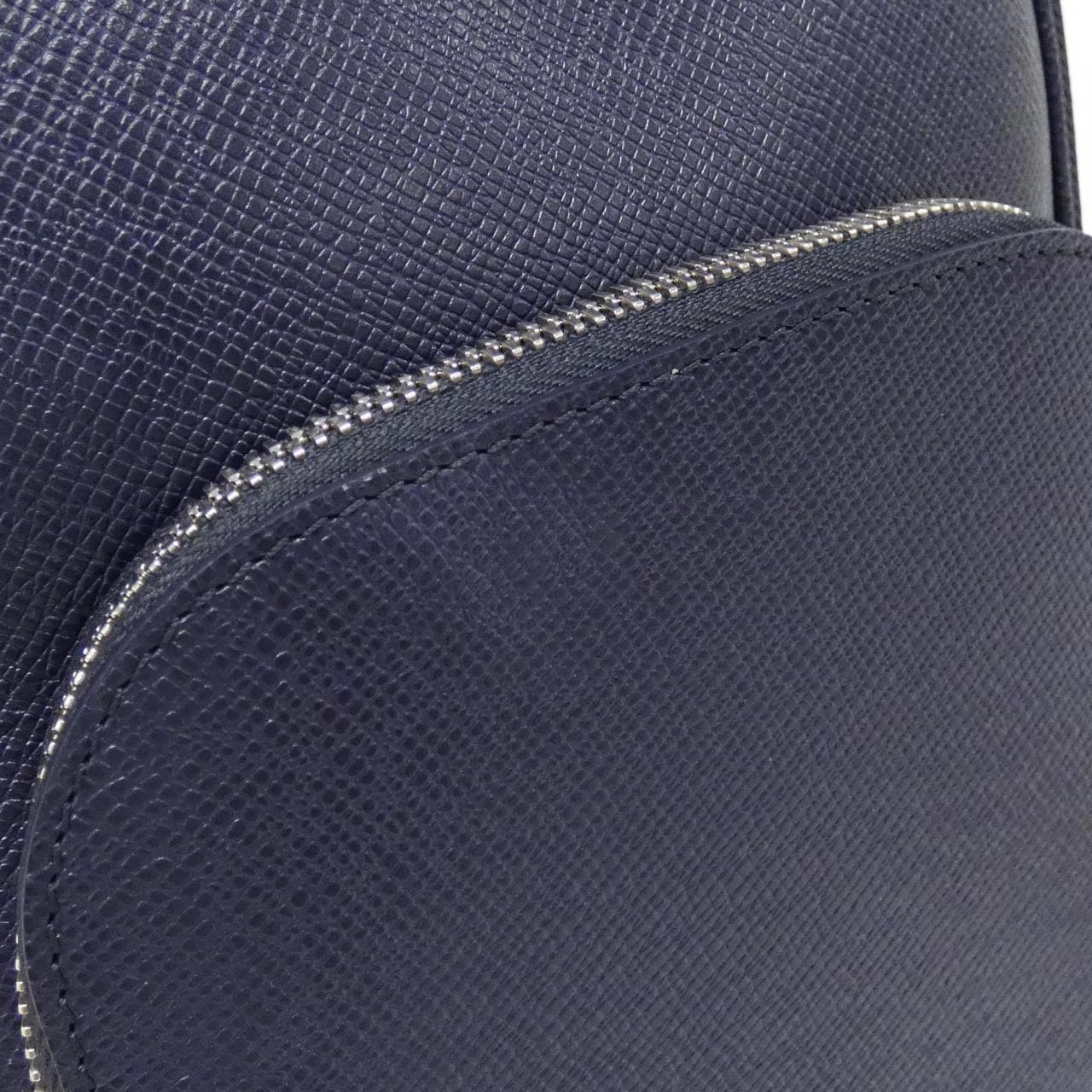 LOUIS VUITTON Taiga Avenue 单肩包 M30971 单肩包