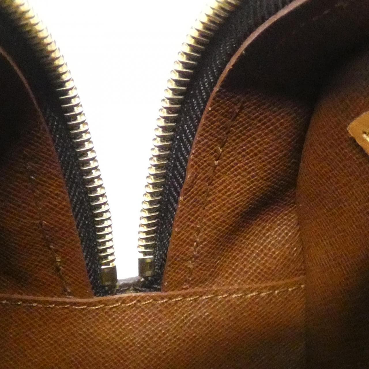 ルイヴィトン モノグラム ブロワ M51221 ショルダーバッグ