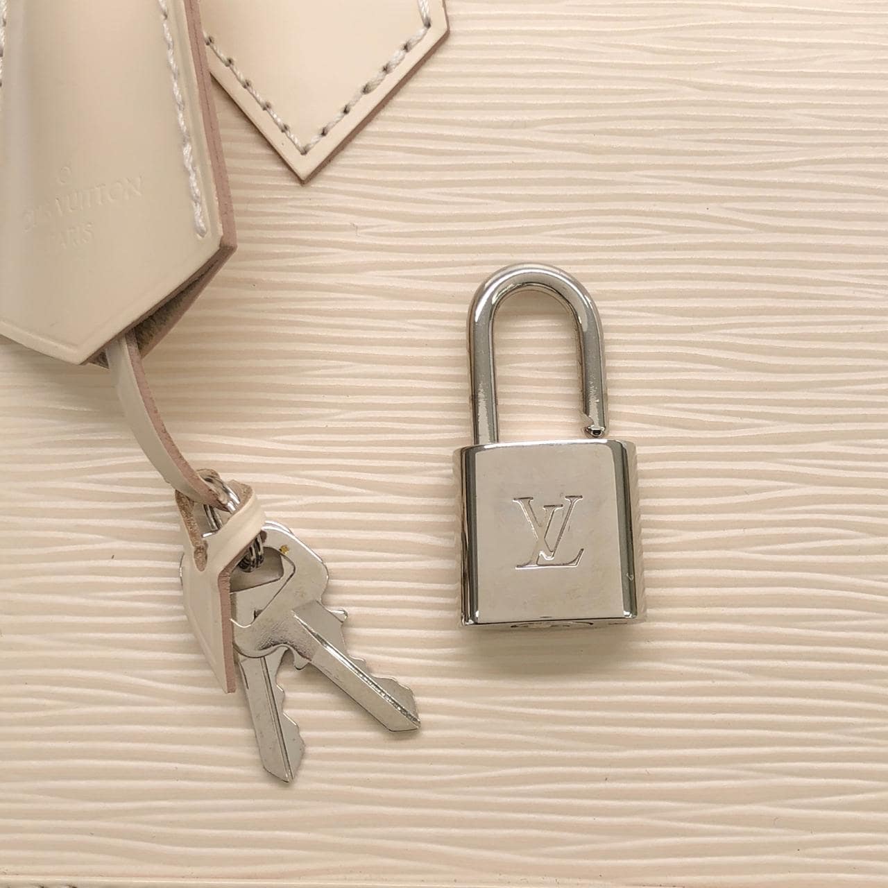 ルイヴィトン エピ アルマBB M58706 バッグ